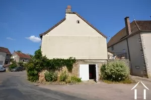 garage to the side of the house