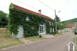 Character house for sale nannay, burgundy, LB5064N Image - 1