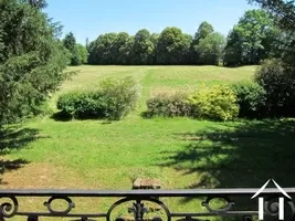 2,6 hectares of meadows and gardens, all walled