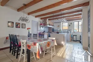 day dining area in large kitchen