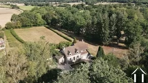 Maison avec jardin et bois