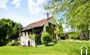 La maison vue du jardin