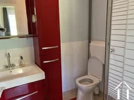 salle de bain dans le couloir a cote de chambre 2