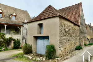 Garage situé de l'autre côté de la rue