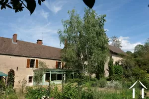 Façade côté ouest, à droite l'ancien cuvage