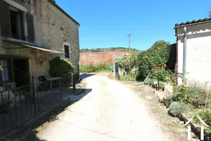 Cour commune avec 2 maisons