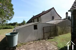 Abri à fioul et buanderie et garage