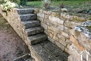 Côté sud - Escalier vers la pelouse