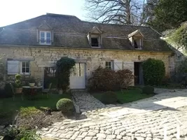 Anciennes écuries aménagées avec 2 chambres d'hôtes