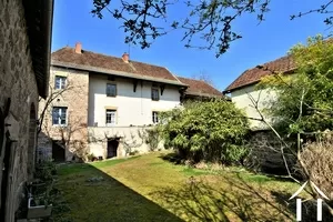 Character house for sale trivy, burgundy, JP5312S Image - 1