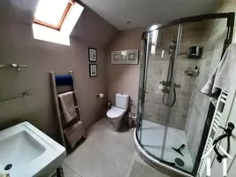 en suite shower