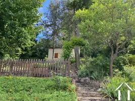 Escalier vers la maison d'amis