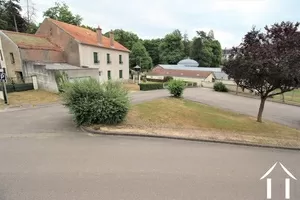 Vue sur l'entrée du parc thermal depuis la maison