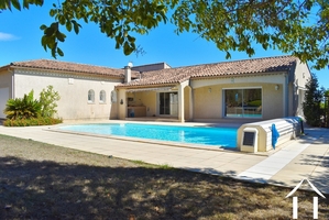 Detached villa with heated pool and views 25 km from beach