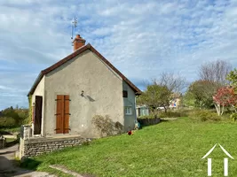 Le pignon côté Est et le jardin