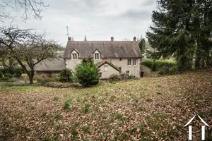 Façade arrière vue depuis l'orée du bois