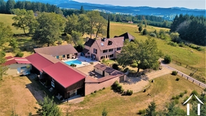 Large home, 3 guest houses and outbuildings on 3 hectares