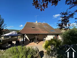 La terrasse arrière vue du chalet