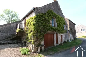 Gîte avec porte garage et cellier au RDC