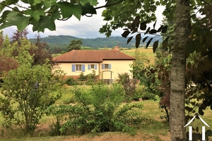 Charming family house with large garden and beautiful views 