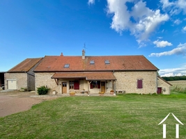 Between Couches and Autun, farmhouse set in 10 ha of meadows