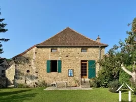 La maison vue depuis le jardin (exposition Est)