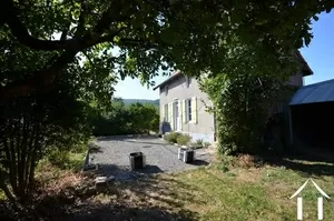 cour devant la maison