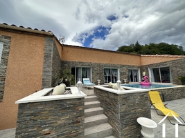 Single-stored villa with guest house, pool, jacuzzi & views