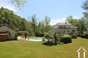 maison avec maison d'été et piscine