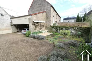 Jardin, cour et carport