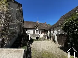 Courtyard with access to the garage (right) and cellar (in front)