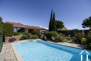 Single stored villa with heated pool, guesthouse and sauna