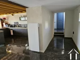 Entrance hall to kitchen