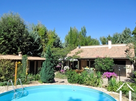 Villa with pool and views close to nature and the Orb River