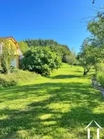 Garden to side