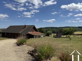 Comfortable single-level living in a fully wooden chalet with stunning views