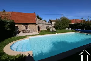 Vacation house with pool and garden