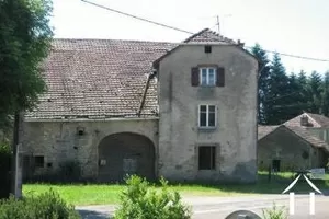 Old stone house and barn to renovate 