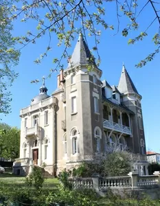 Château for sale in CHATELGUYON  Ref # AP03007972 