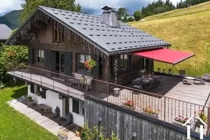 4 bedroom welcoming chalet - ski in ski out  Ref # C5509 