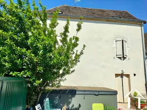 Lovely sunny house with courtyard in village Ref # CR5337BS 