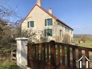 Beautifully located property with stunning views! Ref # MW5397L 