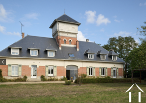 Family Manor near Reims, with 2 hectares Ref # BH5405P 