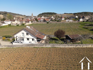 House with chalet in the middle of the vineyards, 7 km from Beaune Ref # PM5411D 