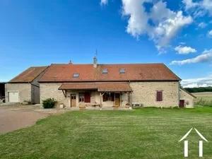 Between Couches and Autun, farmhouse set in 10 ha of meadows Ref # PM5435D 
