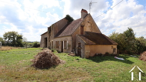 Charming farmhouse to be completely renovated Ref # CvH5455L 