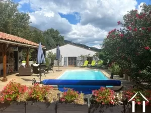 Single-storey villa with pool, outbuildings & lovely garden Ref # 09-6843 