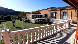 Single-stored villa with guest house, pool, jacuzzi & views Ref # 11-2477 