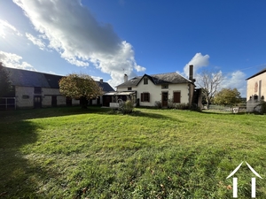 Country side house with two large barns. Ref # DF5469C 