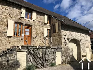 Cozy stone house with private courtyard, wine Burgundy Ref # CR5502BS 